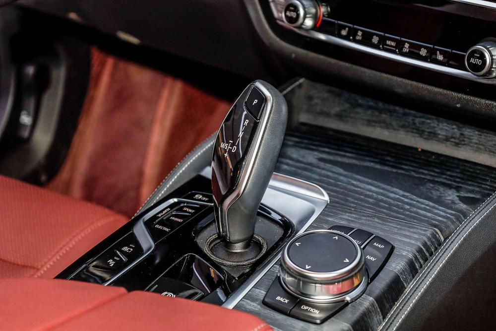 BMW 5 Series PHEV Модель 2022 года 二 раз комплектация 535Le M Sports Set – фото 21
