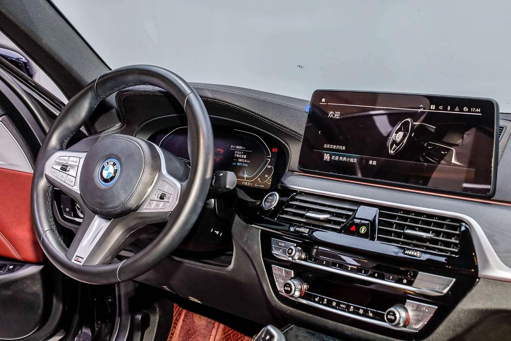 BMW 5 Series PHEV Модель 2022 года 二 раз комплектация 535Le M Sports Set – фото 23
