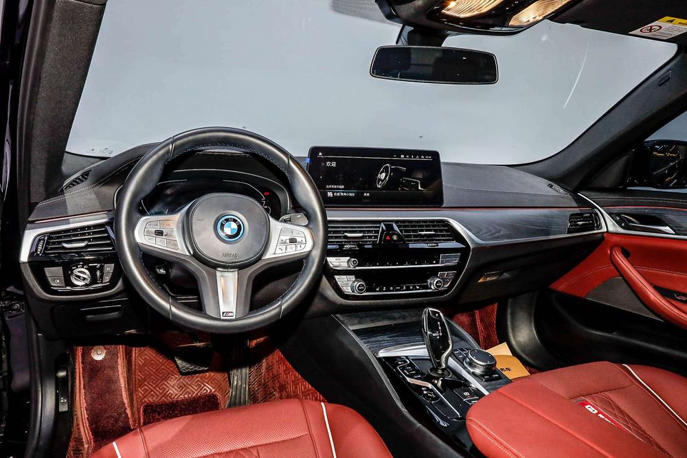 BMW 5 Series PHEV Модель 2022 года 二 раз комплектация 535Le M Sports Set – фото 24