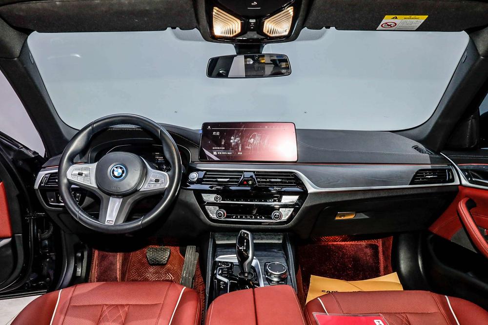 BMW 5 Series PHEV Модель 2022 года 二 раз комплектация 535Le M Sports Set – фото 25