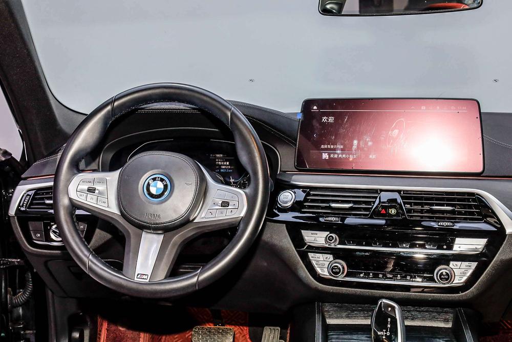 BMW 5 Series PHEV Модель 2022 года 二 раз комплектация 535Le M Sports Set – фото 26