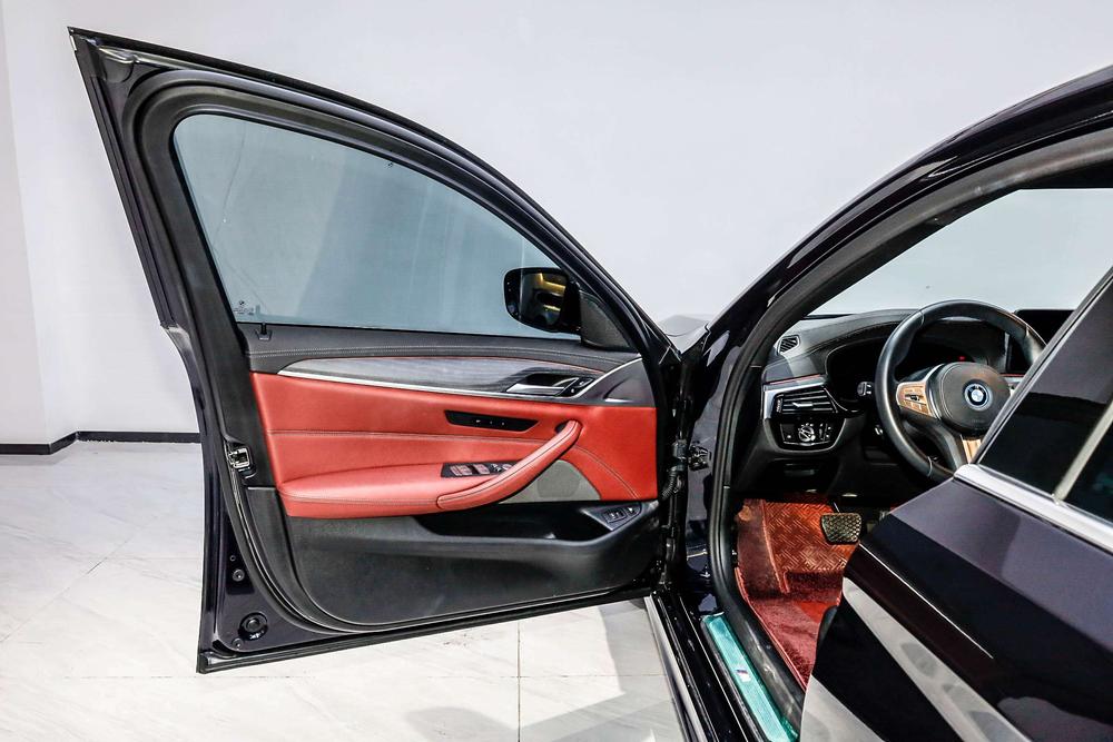 BMW 5 Series PHEV Модель 2022 года 二 раз комплектация 535Le M Sports Set – фото 30