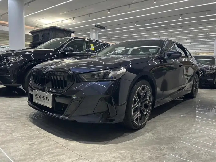 BMW 5 Series 2026 Model 530Li Exclusive Model M Sports Set – фото 1
