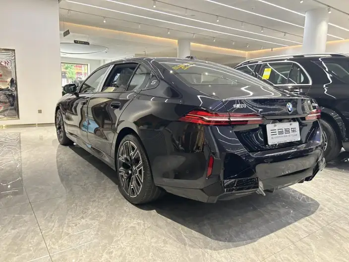 BMW 5 Series 2026 Model 530Li Exclusive Model M Sports Set – фото 5