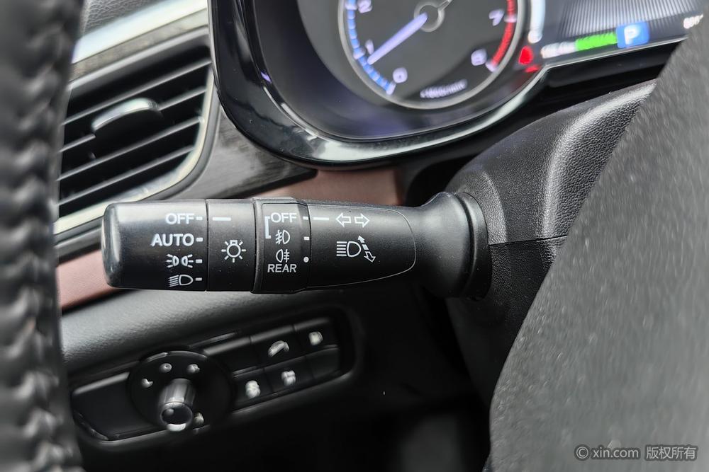 GAC GS8 2017 320T 2WD Luxury Connected 7-seater – фото 16