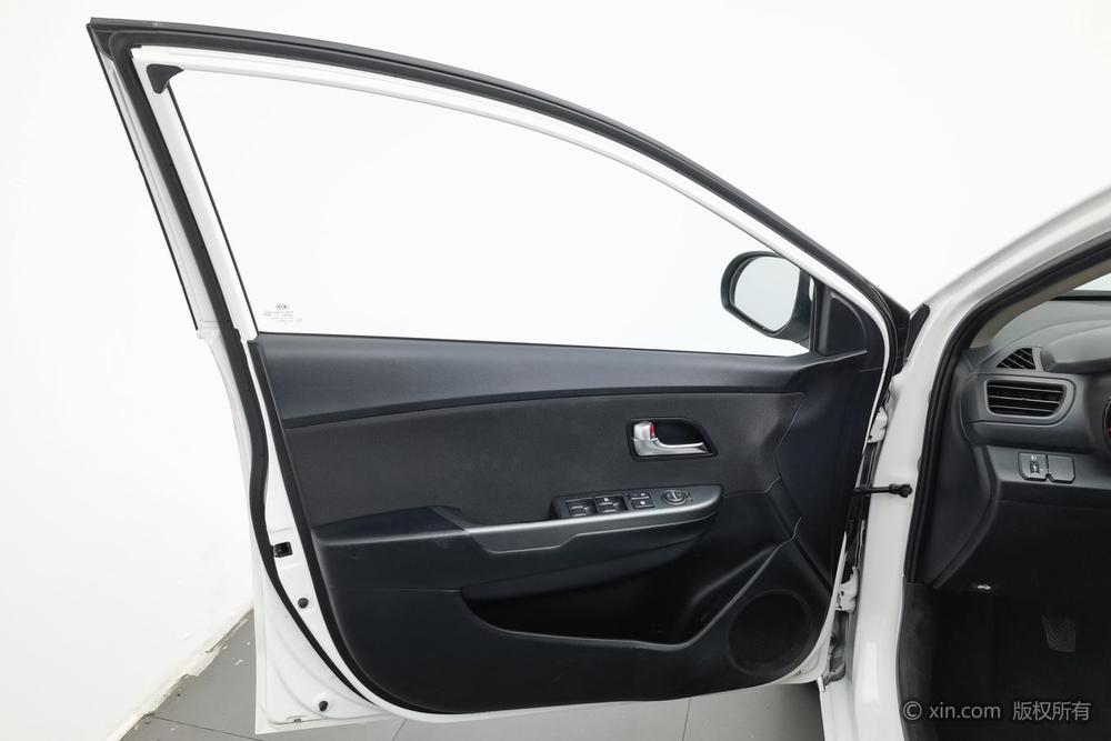Kia K2 2015 Sedan 1.4L MT GLS – фото 22