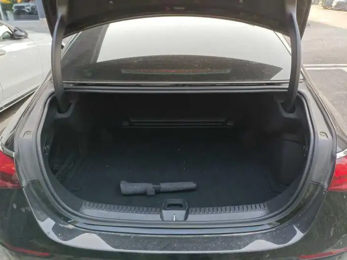 Mercedes-Benz E-Class 2024 Model E 300 L Luxury Model sedan – фото 9