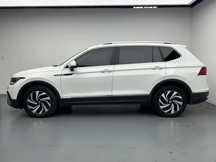 Volkswagen Tiguan L 2023 Model 300TSI 2WD Smart Edition – фото 4