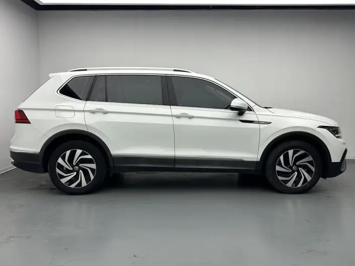 Volkswagen Tiguan L 2023 Model 300TSI 2WD Smart Edition – фото 8