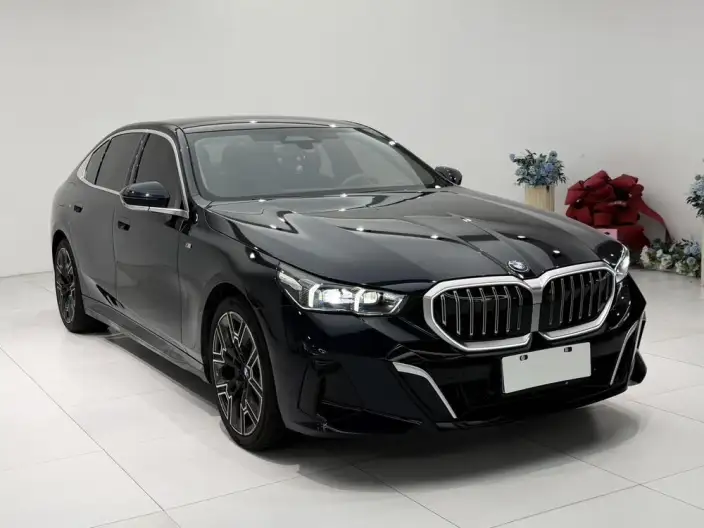 BMW 5 Series 2024 Model 530Li Exclusive Model M Sports Set – фото 3