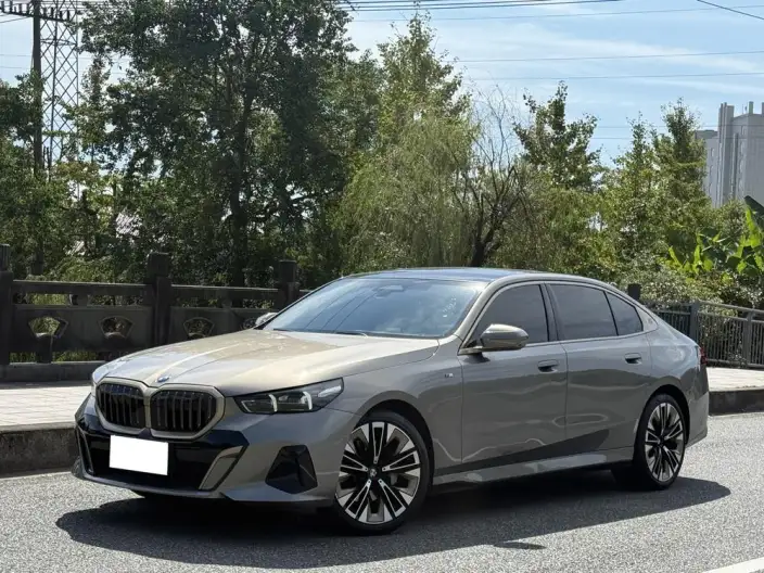 BMW 5 Series 2024 Model 530Li Exclusive Model M Sports Set – фото 1