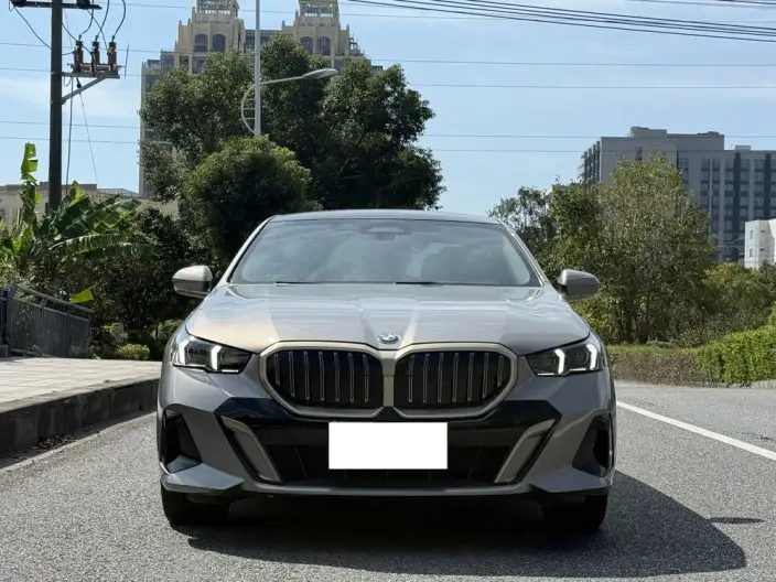 BMW 5 Series 2024 Model 530Li Exclusive Model M Sports Set – фото 2