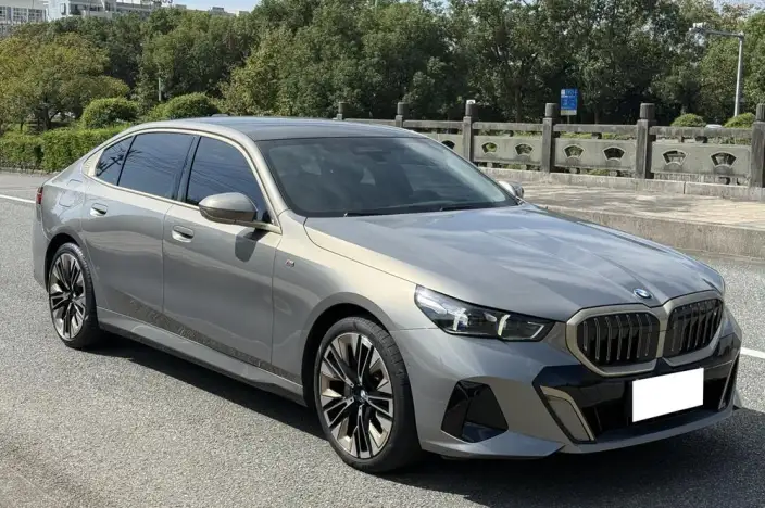 BMW 5 Series 2024 Model 530Li Exclusive Model M Sports Set – фото 3