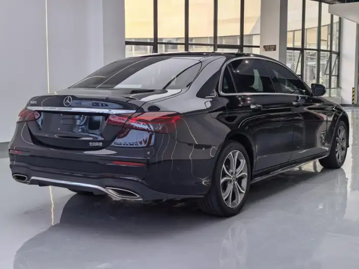 Mercedes-Benz E-Class 2023 Model E 300 L Fashion Model sedan – фото 6