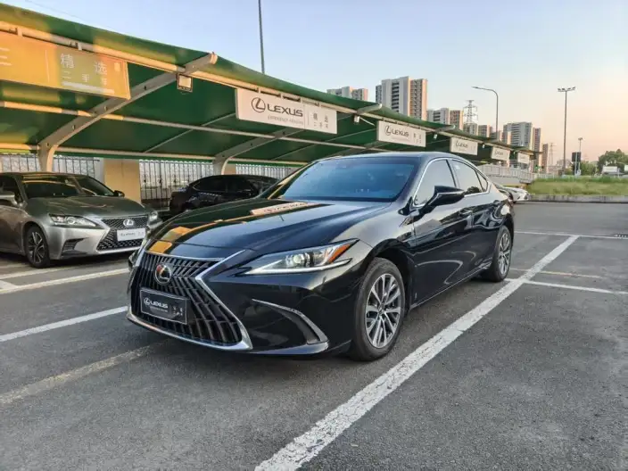 Lexus ES 2022 Model 200 Superior Edition