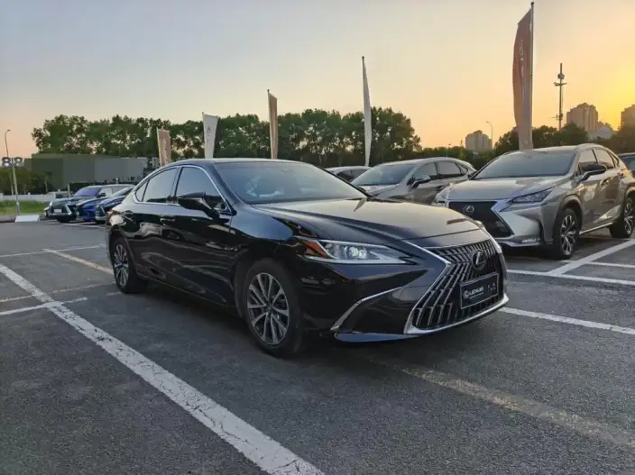 Lexus ES 2022 Model 200 Superior Edition