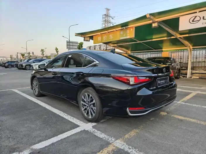 Lexus ES 2022 Model 200 Superior Edition