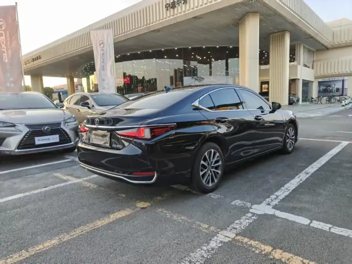 Lexus ES 2022 Model 200 Superior Edition – фото 6
