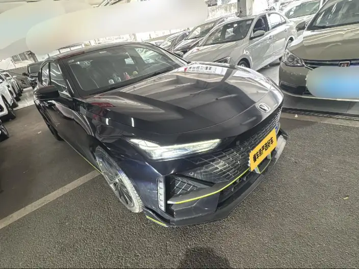 Changan UNI-V 2022 Model 1.5T Sports Edition – фото 2