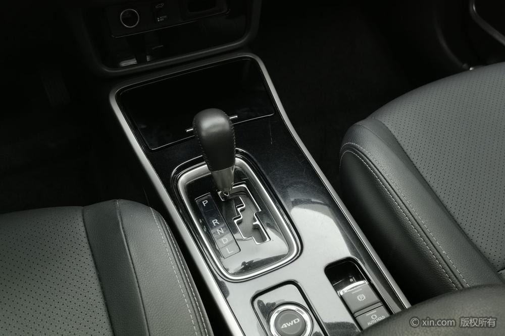 Mitsubishi Outlander 2018 2.4L AWD Elite 5-Seater – фото 16