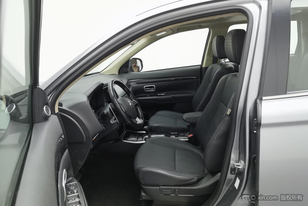 Mitsubishi Outlander 2018 2.4L AWD Elite 5-Seater – фото 17