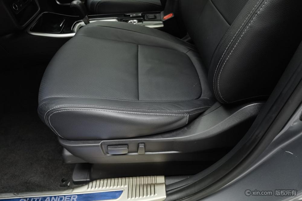 Mitsubishi Outlander 2018 2.4L AWD Elite 5-Seater – фото 18