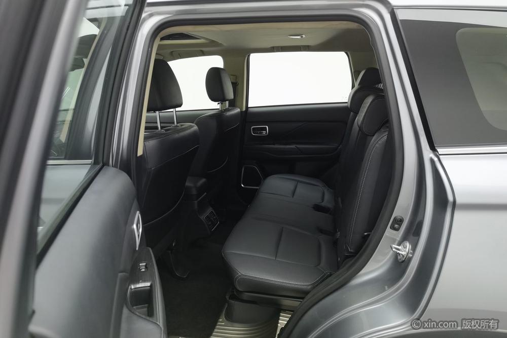 Mitsubishi Outlander 2018 2.4L AWD Elite 5-Seater – фото 19