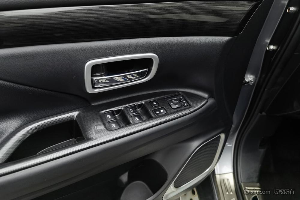 Mitsubishi Outlander 2018 2.4L AWD Elite 5-Seater – фото 22