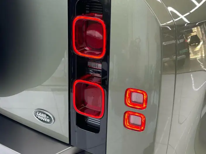 Land Rover Defender 2023 Model Facelift 110 P400 X-Dynamic HSE – фото 7