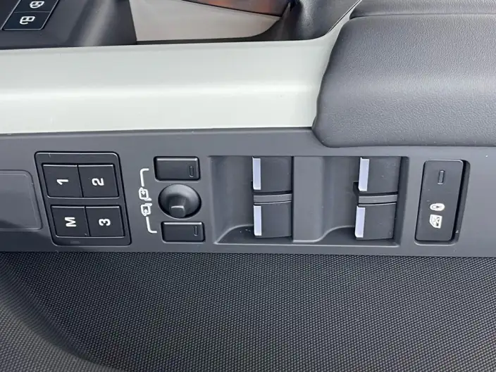 Land Rover Defender 2023 Model Facelift 110 P400 X-Dynamic HSE – фото 10