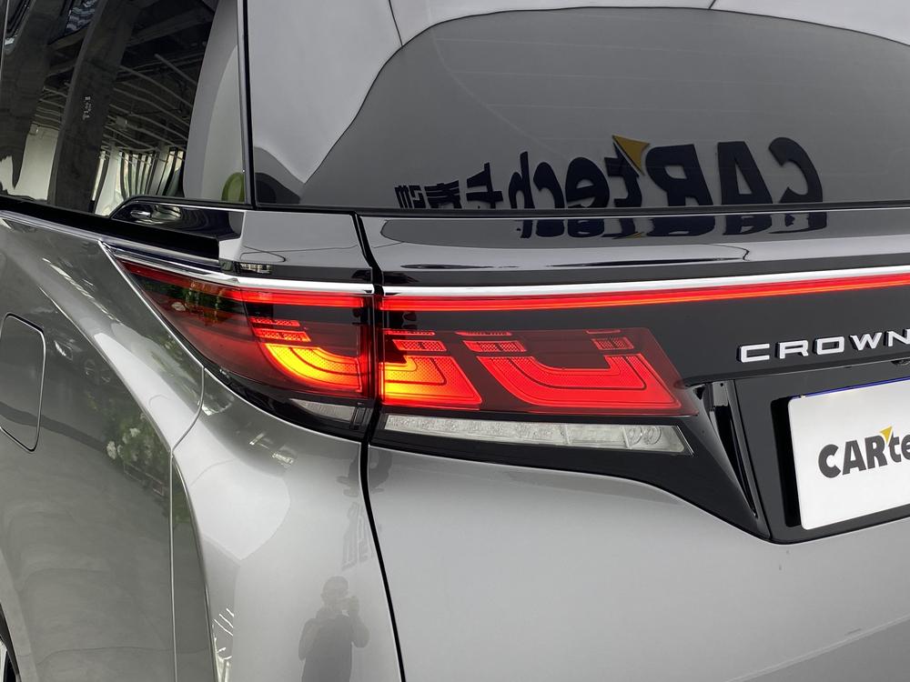 Vell f ire Раздел 2023 Toyota Crown 2.5L Intelligent Hybrid 4WD Supreme Executive Edition – фото 8