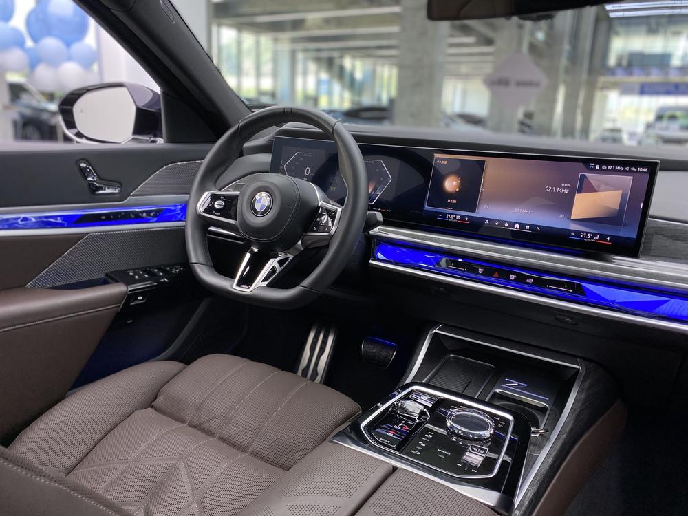 BMW 7 Series 2023 740Li Premium M Sport Package – фото 30