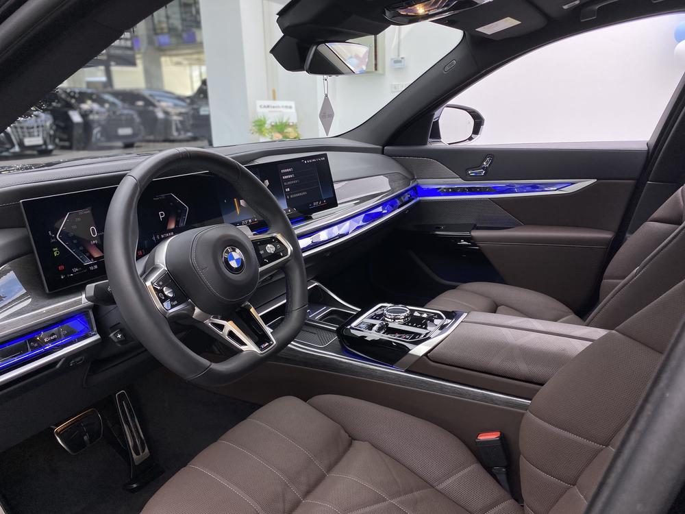 BMW 7 Series 2023 740Li Premium M Sport Package – фото 31