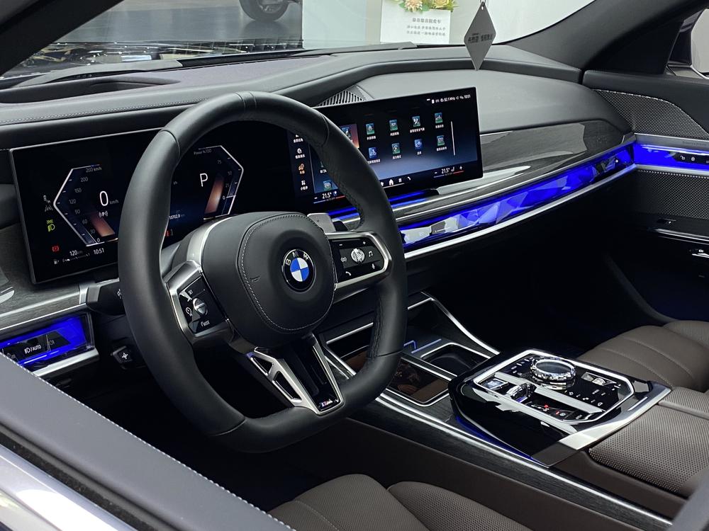 BMW 7 Series 2023 740Li Premium M Sport Package – фото 32