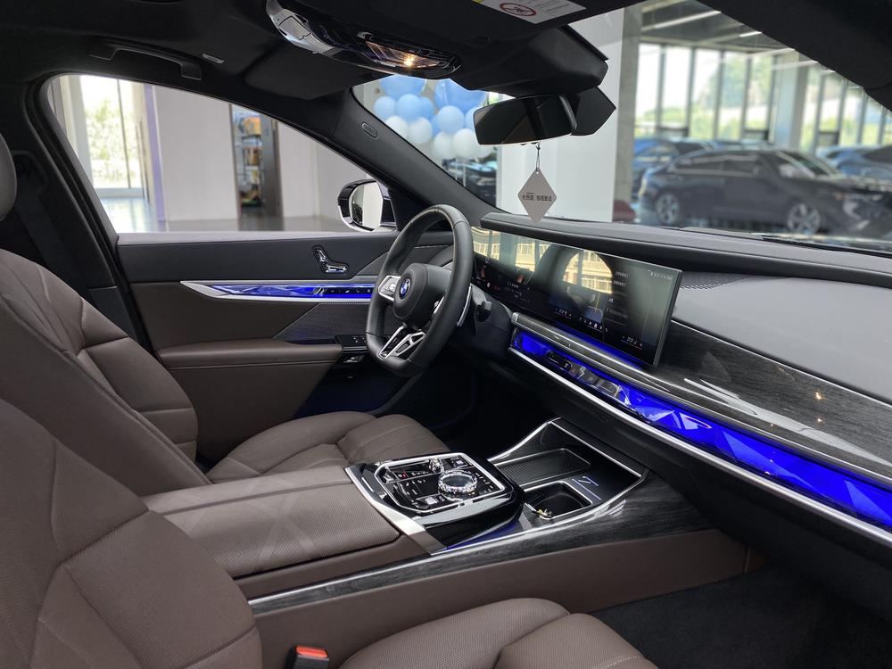 BMW 7 Series 2023 740Li Premium M Sport Package – фото 33