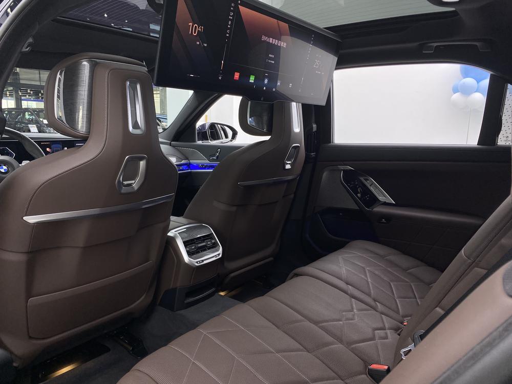 BMW 7 Series 2023 740Li Premium M Sport Package – фото 35