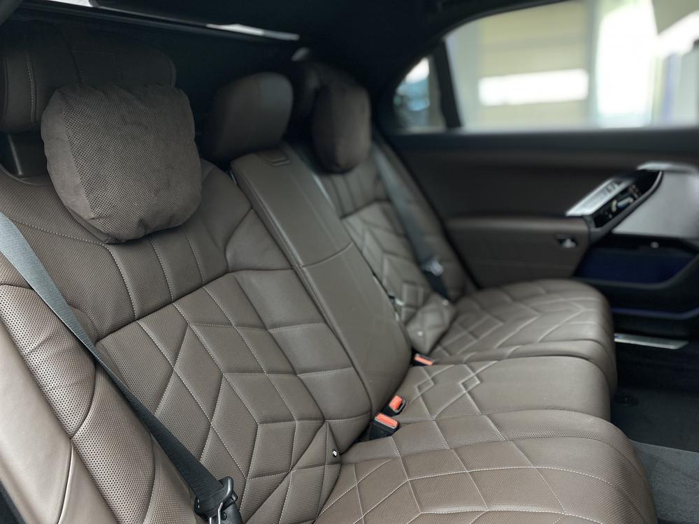 BMW 7 Series 2023 740Li Premium M Sport Package – фото 36