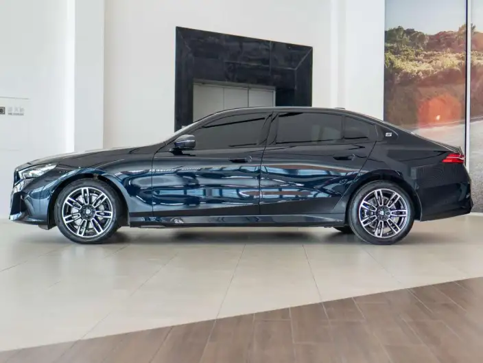 BMW 5 Series 2026 Model 530Li Leading Model M Sports Set