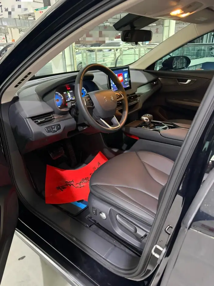 Hongqi E-QM5 2024 Model 450KM Travel Edition 100kW – фото 8
