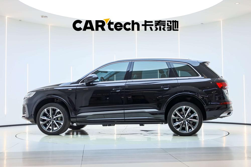 Audi Q7 2023 55 TFSI f our S line Sporty – фото 4