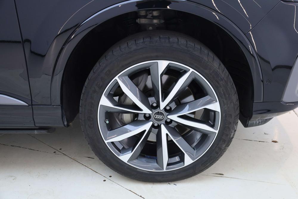 Audi Q7 2023 55 TFSI f our S line Sporty – фото 9