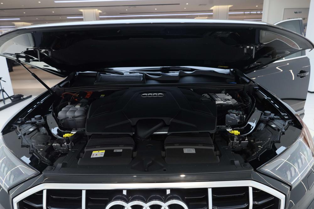 Audi Q7 2023 55 TFSI f our S line Sporty – фото 10