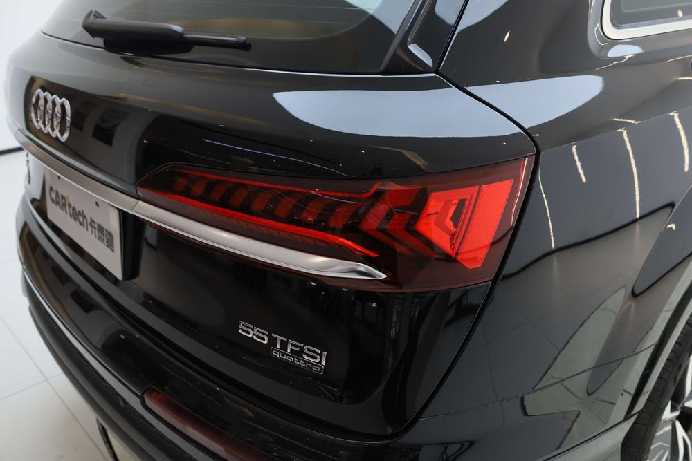 Audi Q7 2023 55 TFSI f our S line Sporty – фото 11