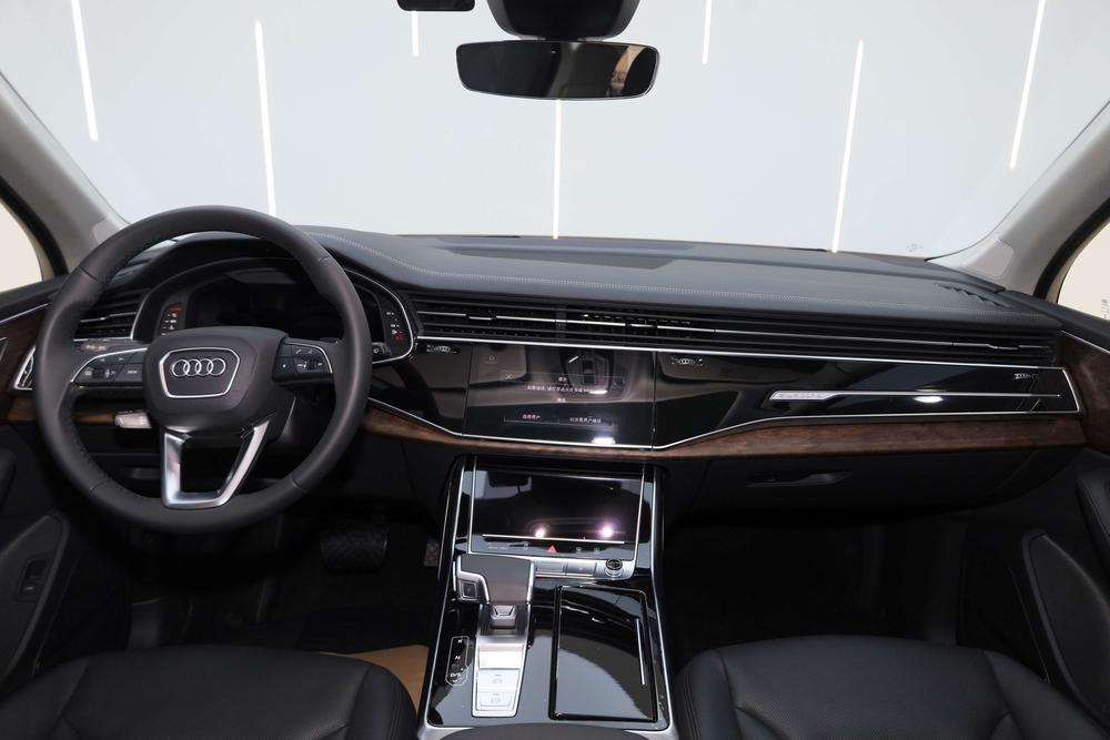 Audi Q7 2023 55 TFSI f our S line Sporty – фото 18