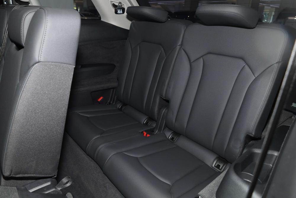 Audi Q7 2023 55 TFSI f our S line Sporty – фото 24