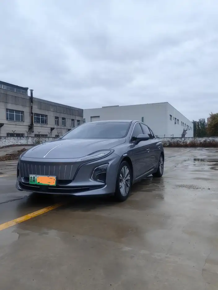 Hongqi E-QM5 2024 Model 560KM PLUS Edition 100kW – фото 1
