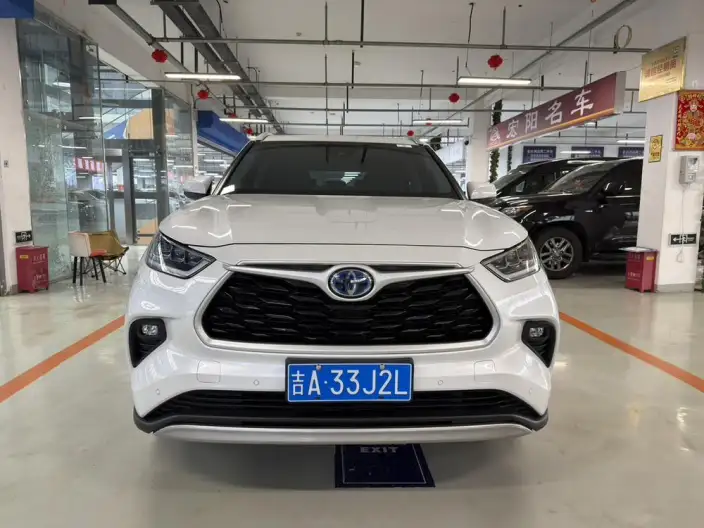 Toyota Highlander 2022 Model Hybrid 2.5L 2WD Premium Edition 7 seat – фото 2