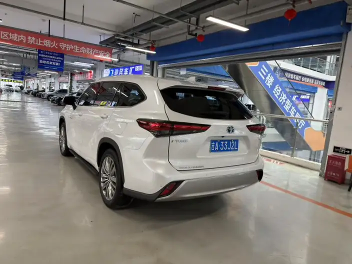 Toyota Highlander 2022 Model Hybrid 2.5L 2WD Premium Edition 7 seat – фото 4