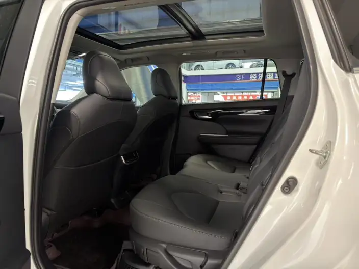 Toyota Highlander 2022 Model Hybrid 2.5L 2WD Premium Edition 7 seat – фото 9