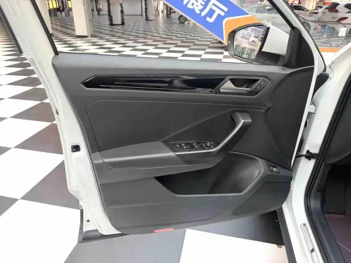 Volkswagen T-Roc 2021 Model Facelift 280TSI DSG 4WD Luxury Zhilian Edition – фото 8